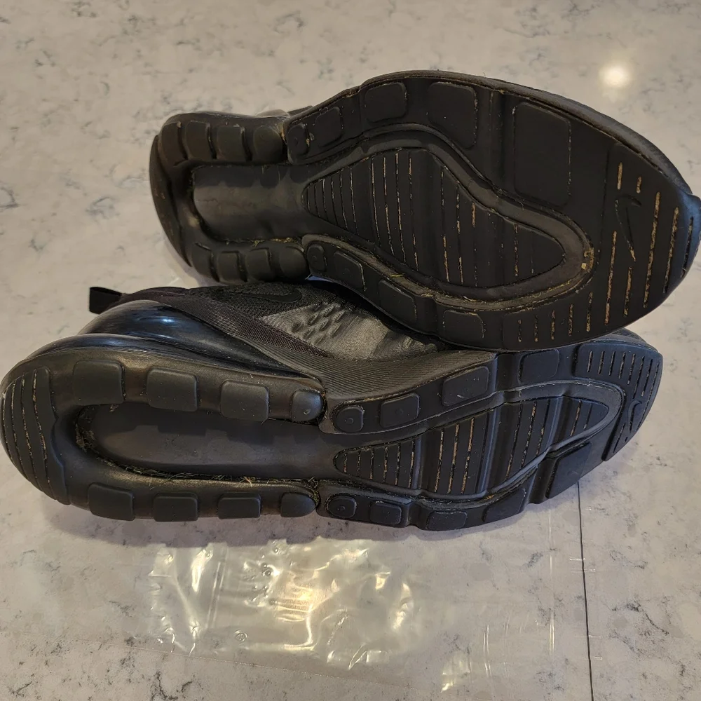 Nike Air Max 270 Mens 11.5 Triple Black Running Shoes Sneakers AH8050-005 - Picture 14 of 16